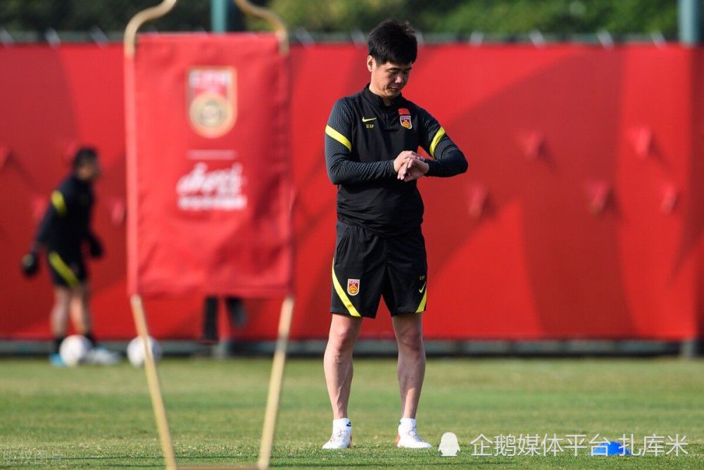 而电影《沐浴之王》正是以此为题，挖掘搓澡背后的传统沐浴文化，并在公子哥变搓澡打工人的有趣故事中，展现了人情冷暖与生活百态